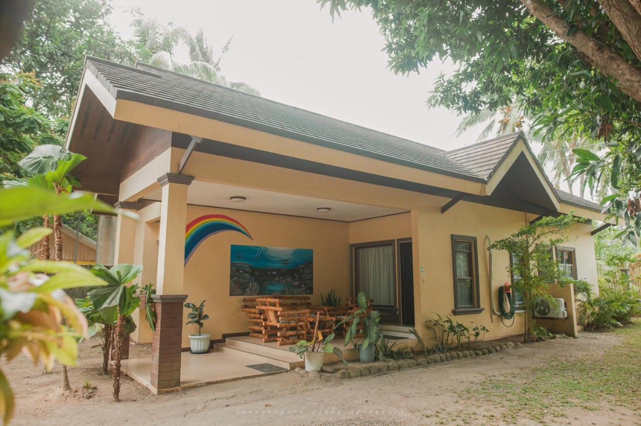 Shenanigans Glamping Resort Zamboanguita  Экстерьер фото